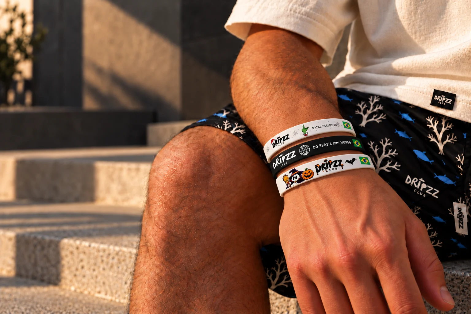 Braço com três pulseiras Dripzz Club
